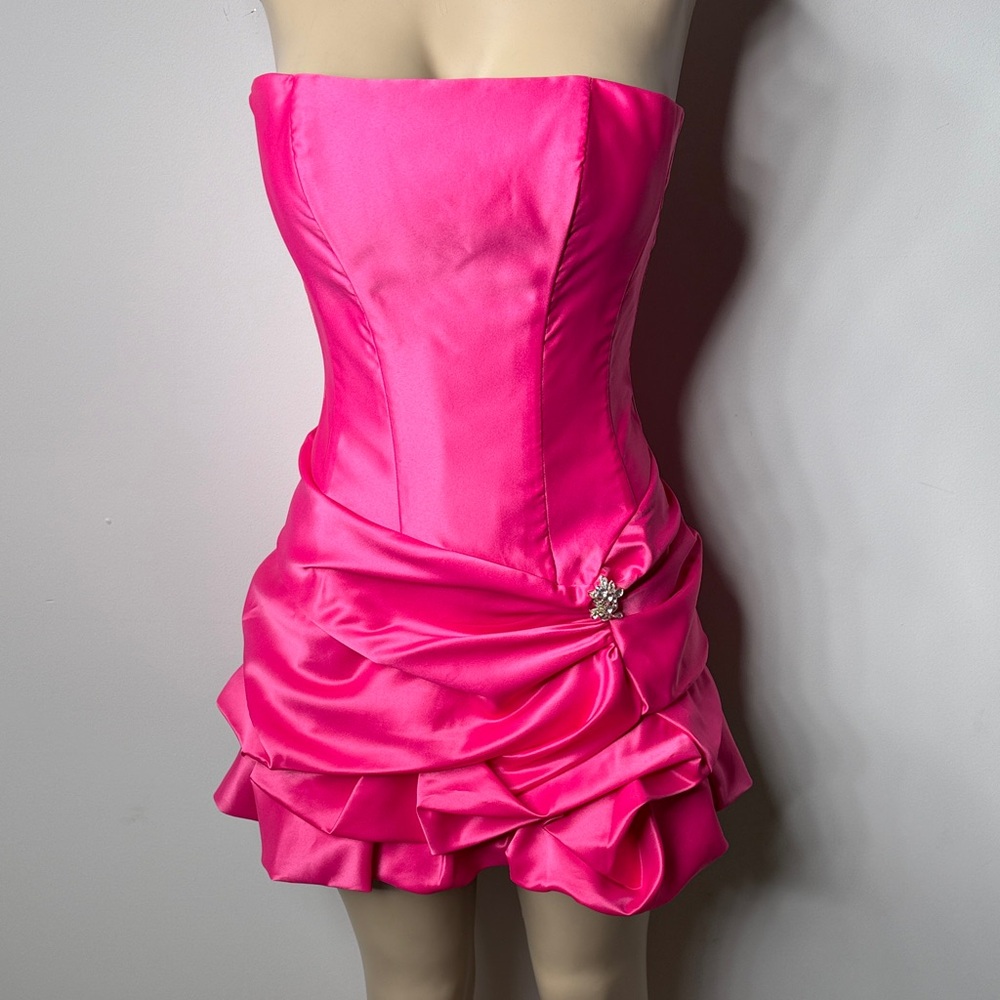 Cache Strapless Neon Pink Satin Mini Dress with Rhinestone Brooch